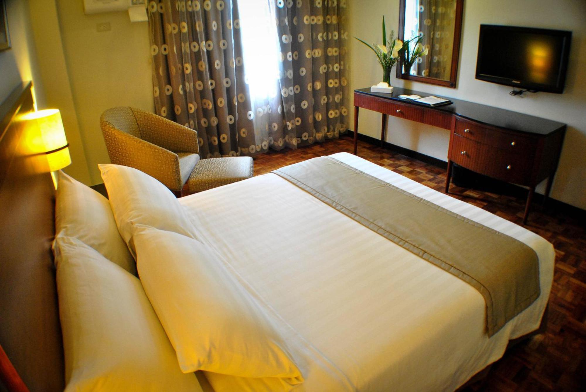 Fersal Hotel Neptune Makati Makati City Dış mekan fotoğraf