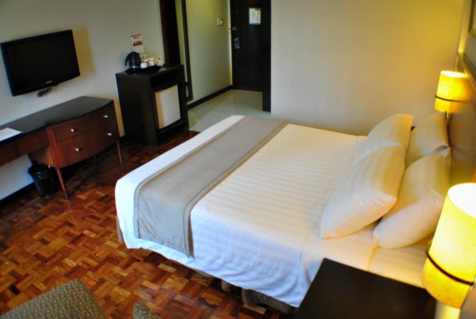 Fersal Hotel Neptune Makati Makati City Dış mekan fotoğraf