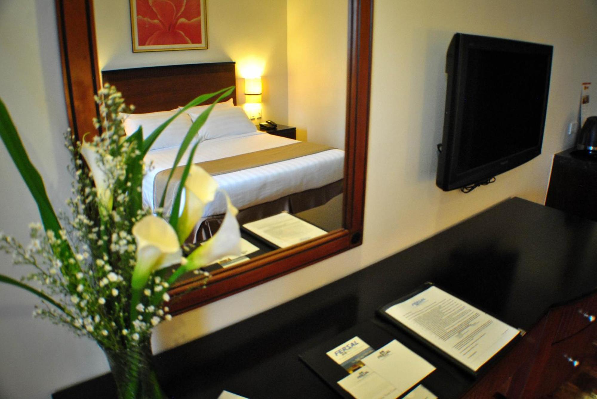 Fersal Hotel Neptune Makati Makati City Dış mekan fotoğraf