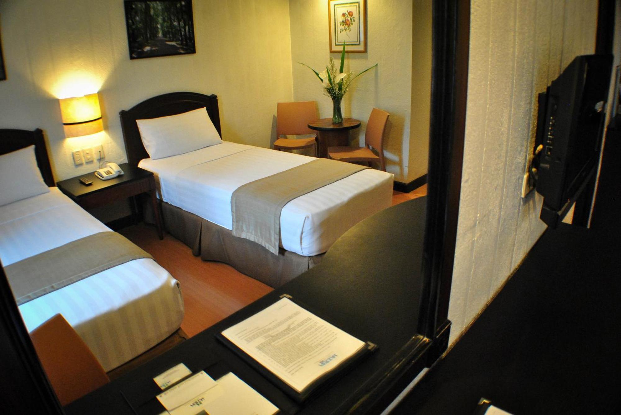 Fersal Hotel Neptune Makati Makati City Dış mekan fotoğraf